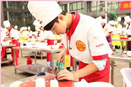 去酒店学厨师还是去临沂新东方学厨师?